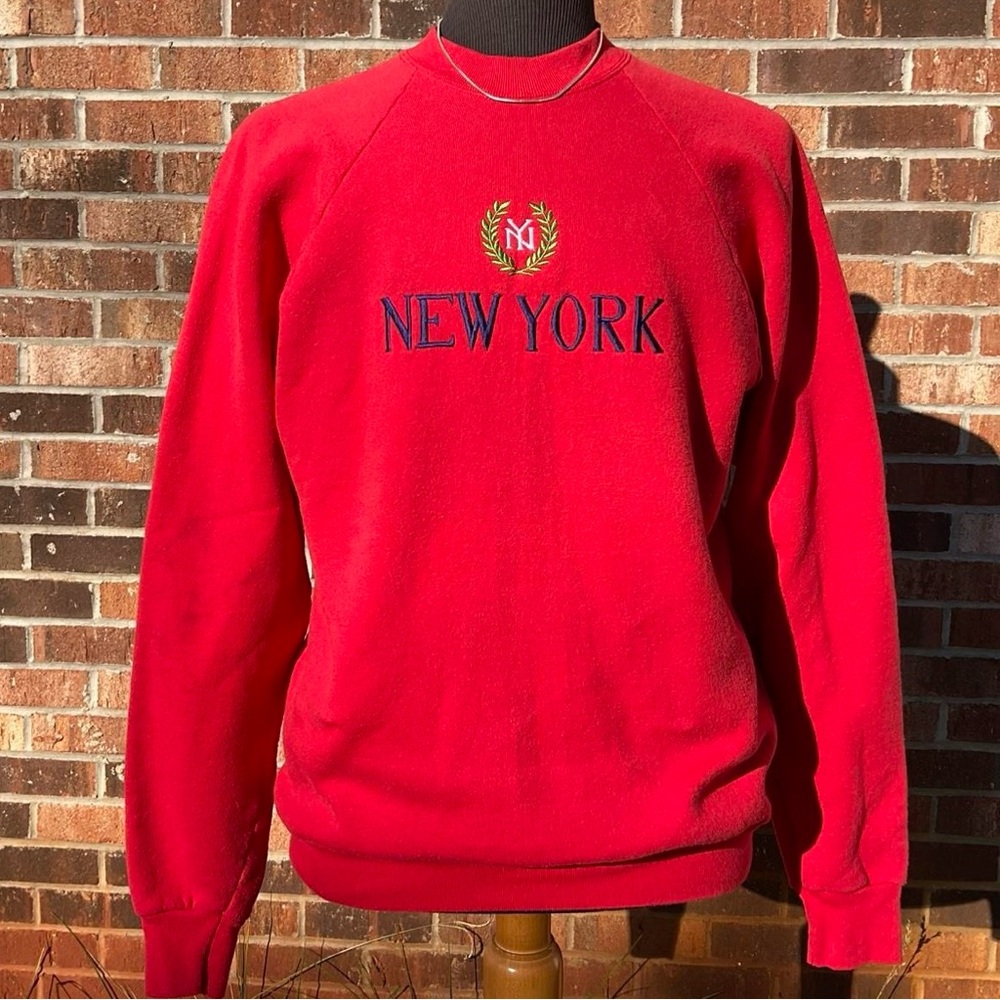 Vintage 90s New York Red Embroidered size XL crewneck sweatshirt